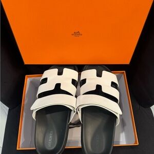 Hermès White and Black Sandals Chypre